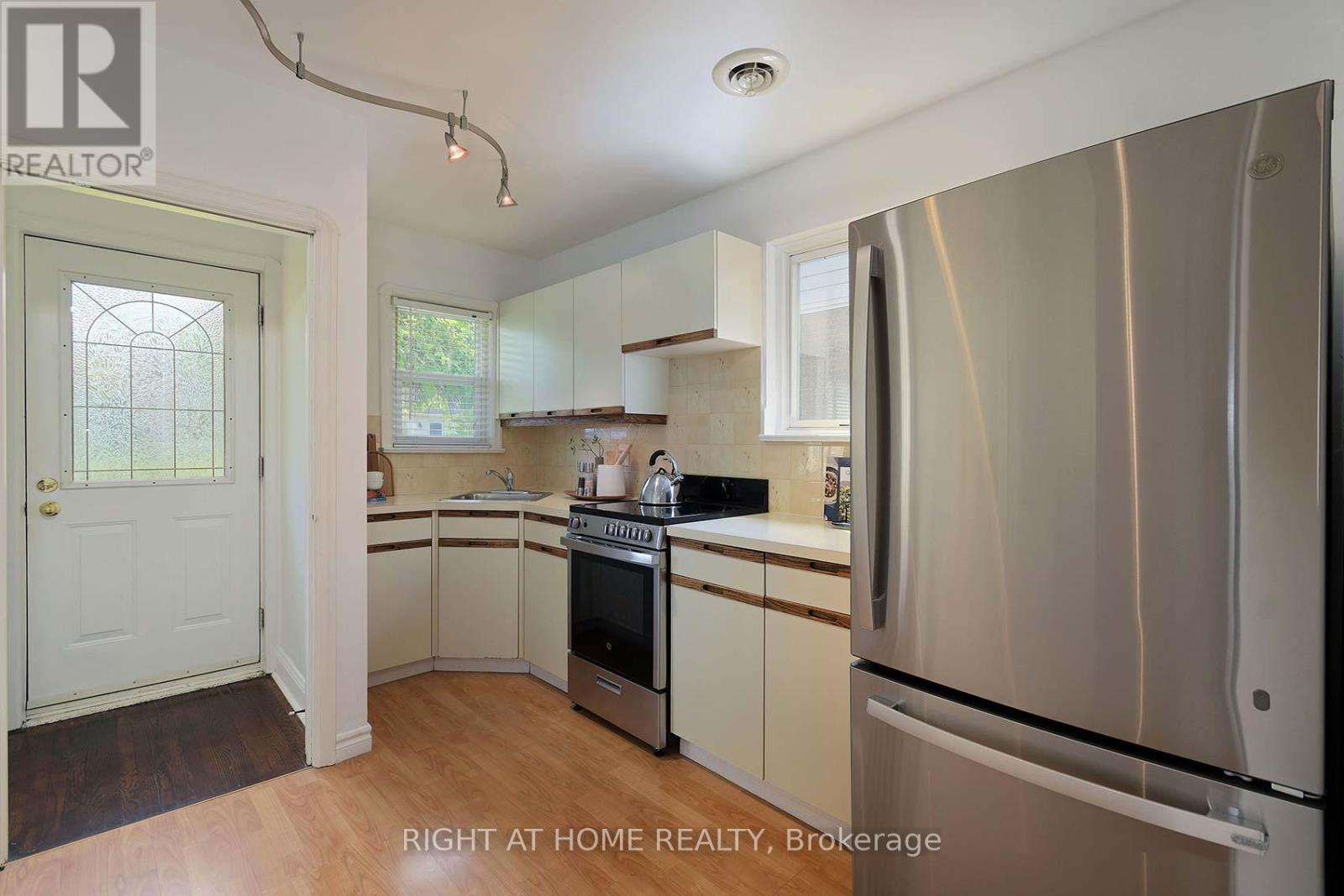 498 Scarborough Road, Toronto, Ontario  M4E 3N2 - Photo 7 - E12200657