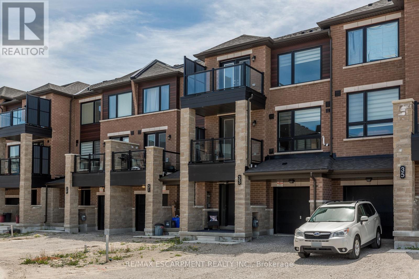 33 RED MAPLE LANE, Barrie, Ontario