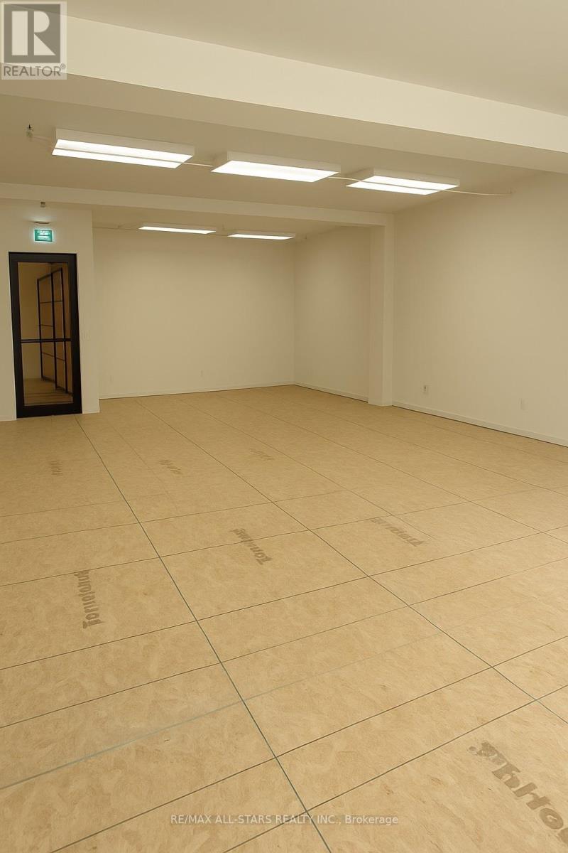 201 - 14 Mccaul Street, Toronto, Ontario  M5T 1V6 - Photo 4 - C12196493