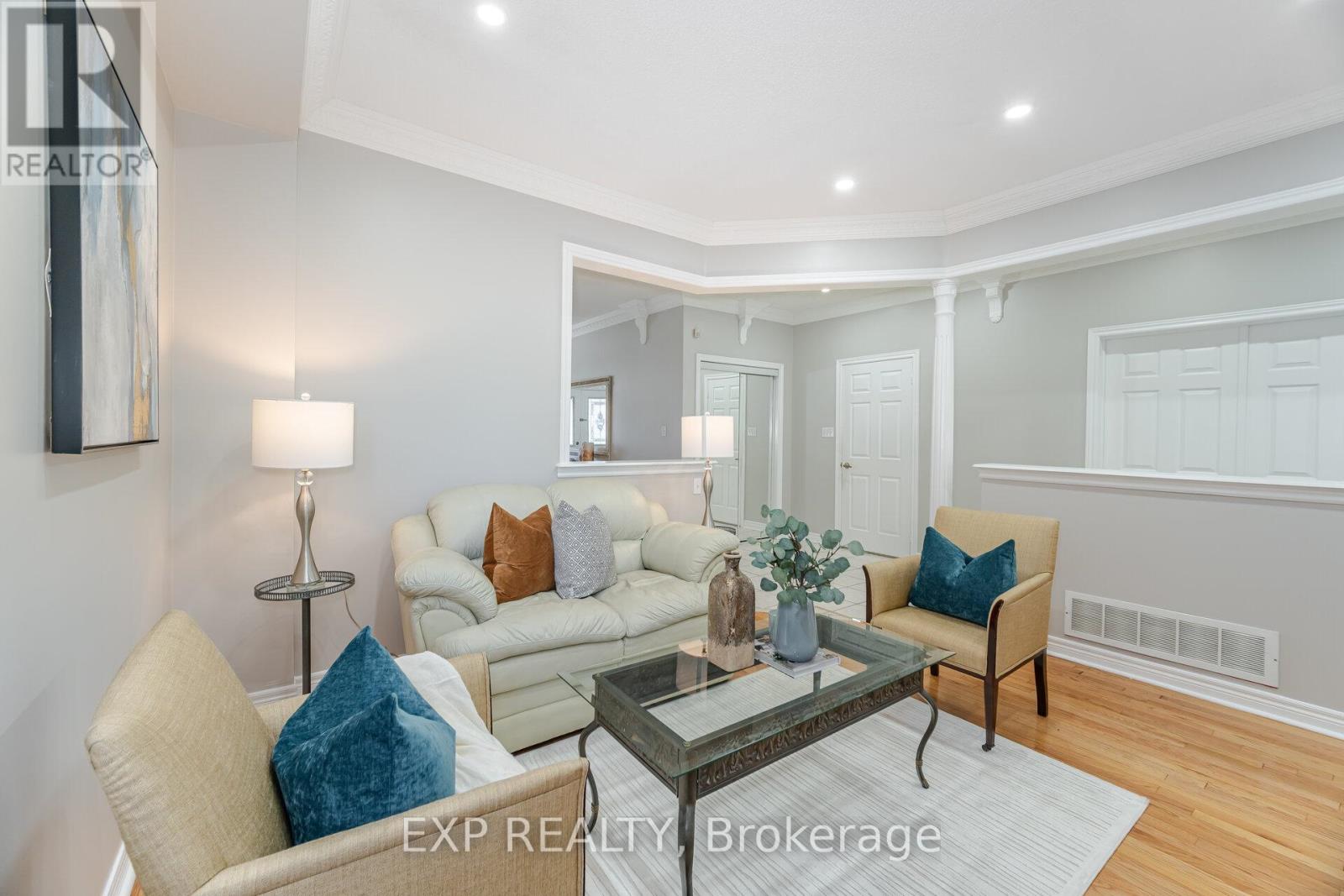 6611 Spinnaker Circle, Mississauga, Ontario  L5W 1R2 - Photo 7 - W12197406
