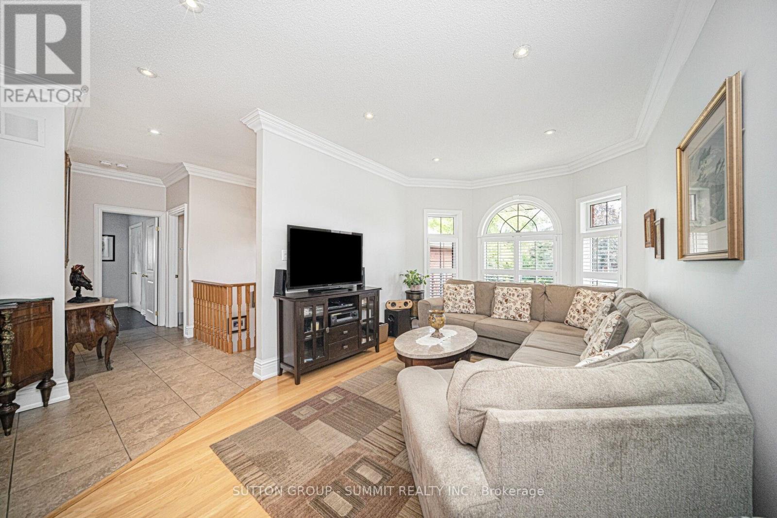 5981 Rayshaw Crescent, Mississauga (Streetsville), Ontario  L5M 2P1 - Photo 10 - W12200625