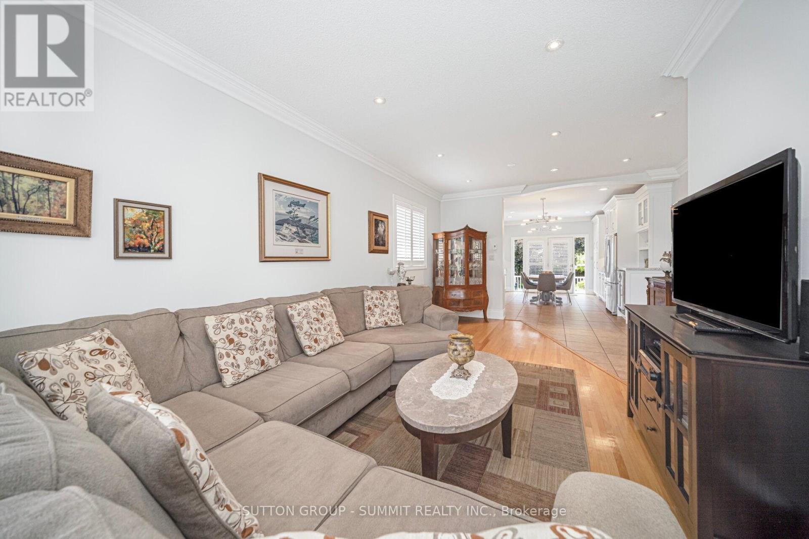 5981 Rayshaw Crescent, Mississauga (Streetsville), Ontario  L5M 2P1 - Photo 13 - W12200625