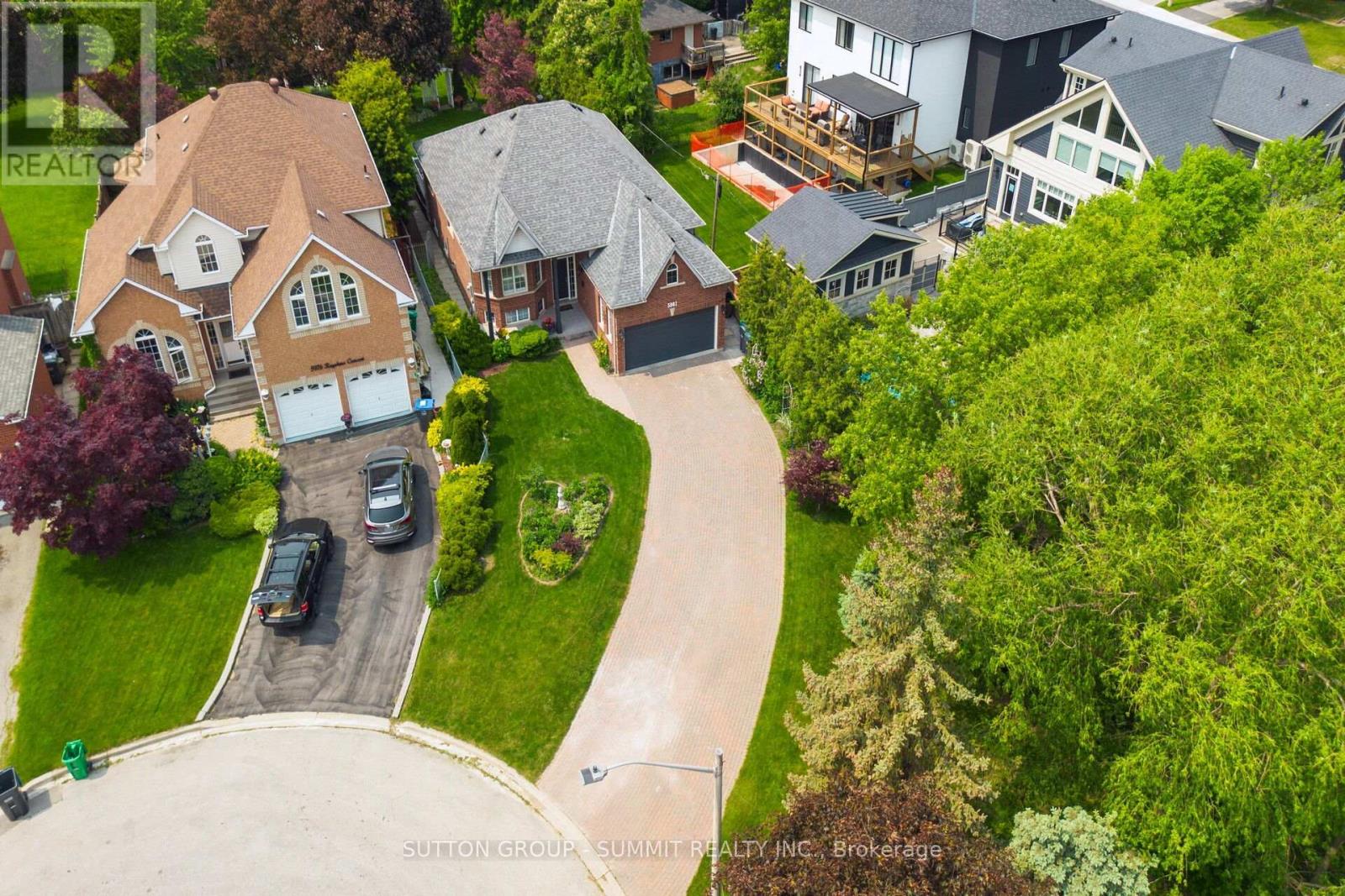 5981 Rayshaw Crescent, Mississauga (Streetsville), Ontario  L5M 2P1 - Photo 3 - W12200625