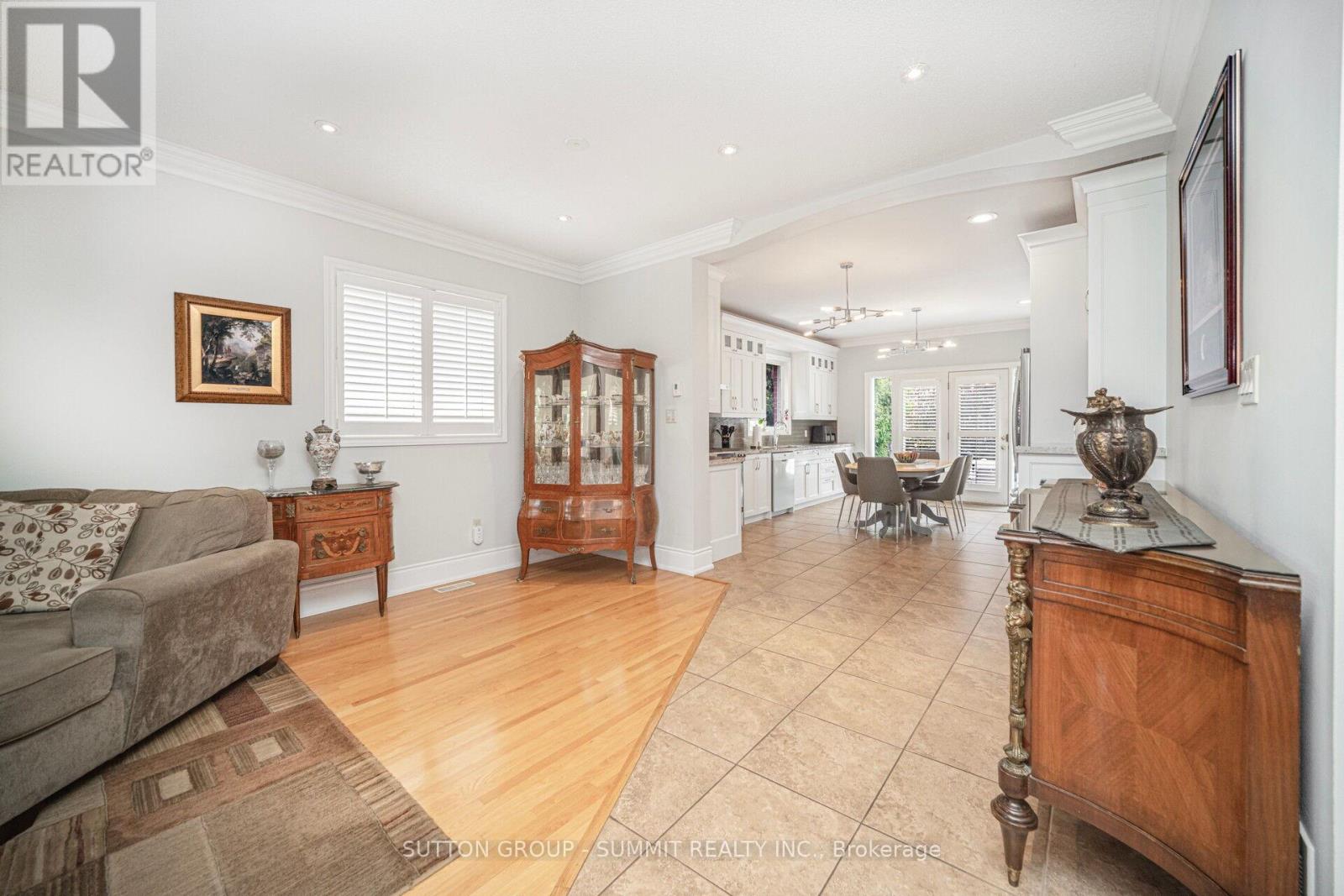 5981 Rayshaw Crescent, Mississauga (Streetsville), Ontario  L5M 2P1 - Photo 8 - W12200625