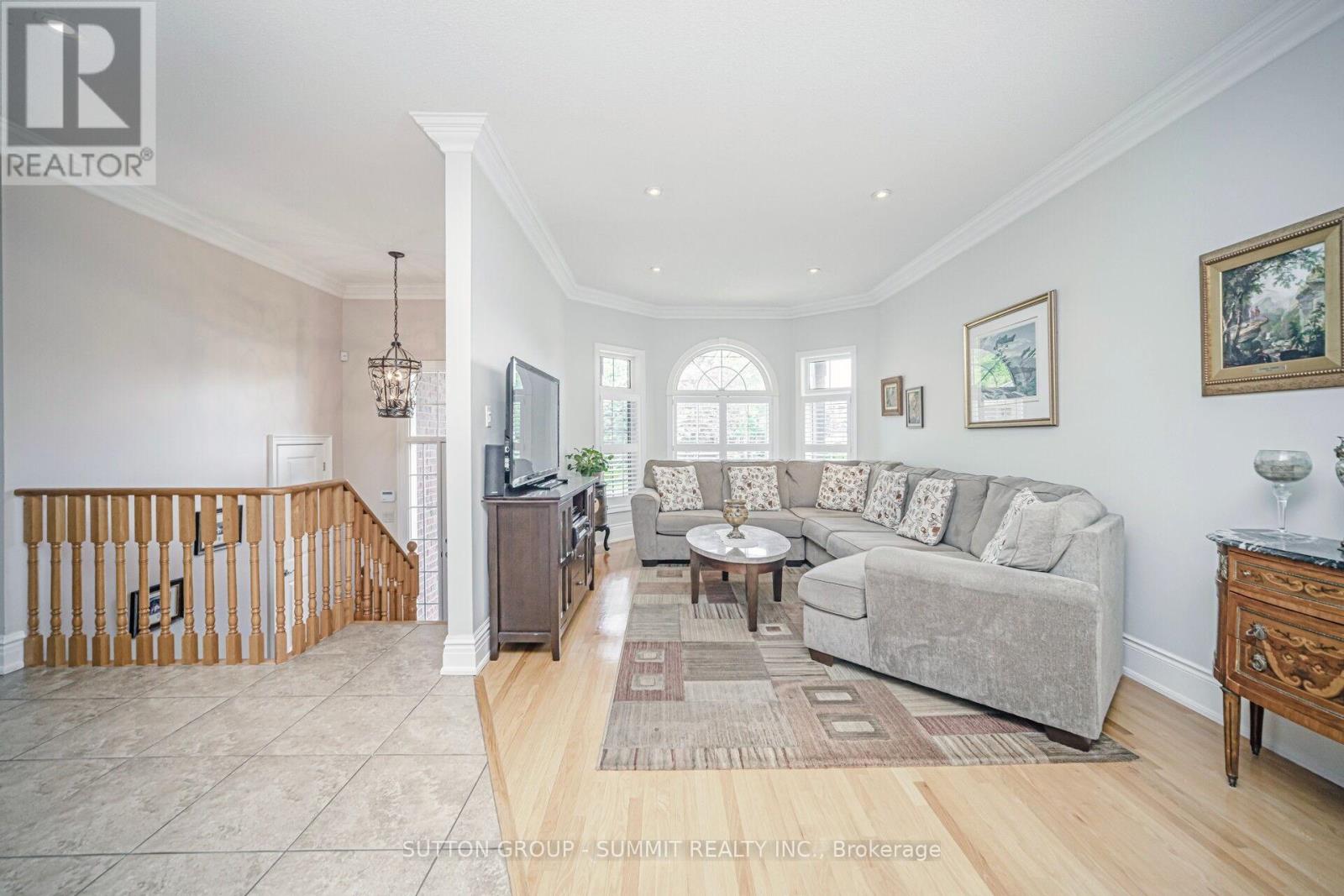 5981 Rayshaw Crescent, Mississauga (Streetsville), Ontario  L5M 2P1 - Photo 9 - W12200625