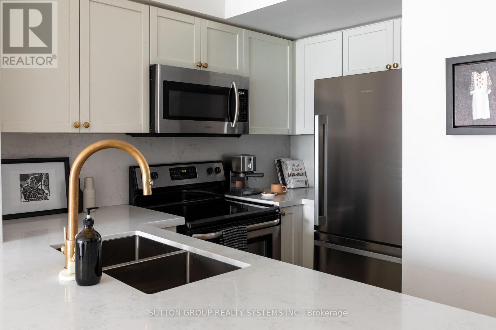 805 - 11 Michael Power Place, Toronto, Ontario  M9A 5G3 - Photo 8 - W12200640