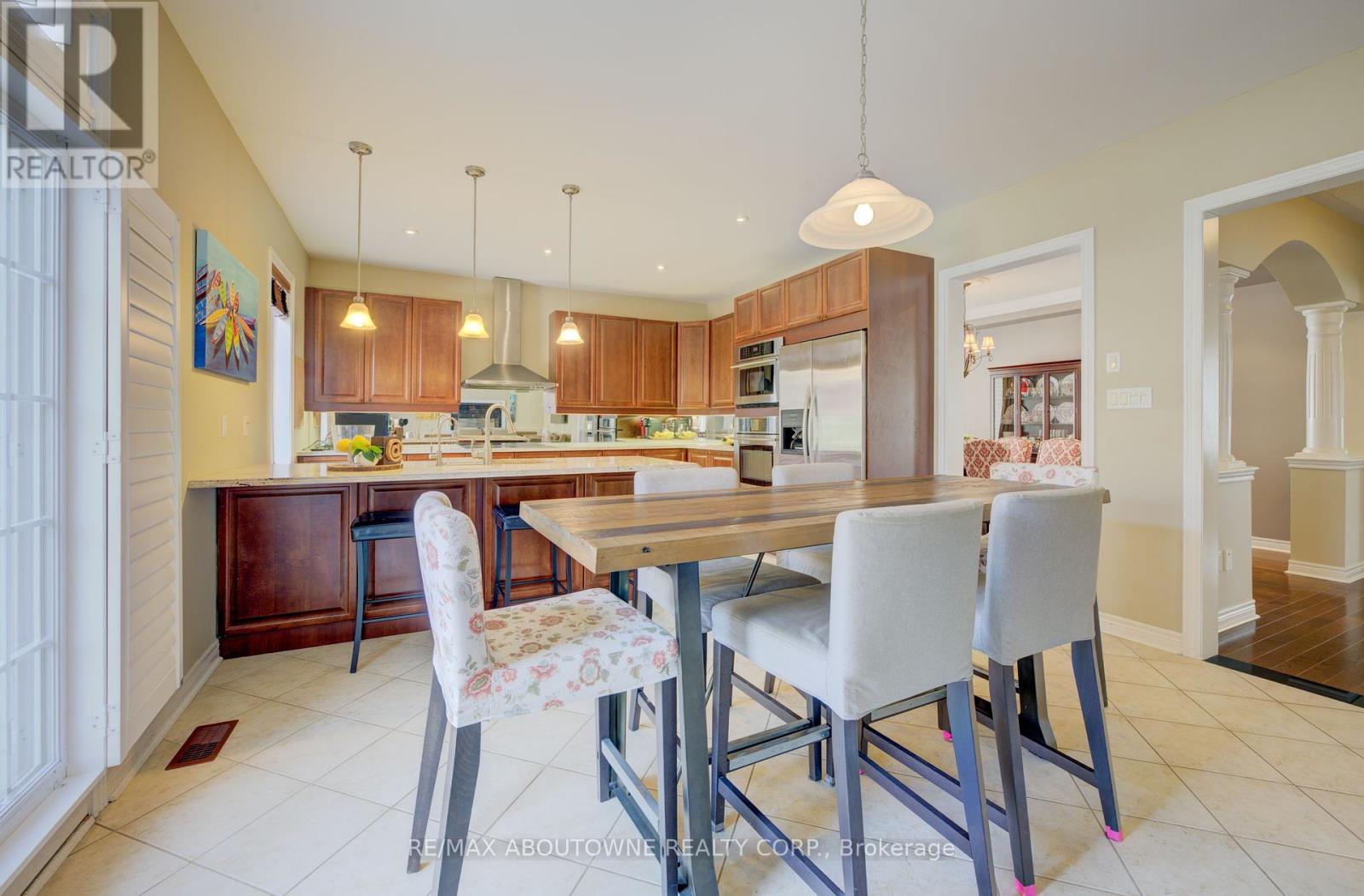 1521 Craigleith Road, Oakville, Ontario  L6H 7W3 - Photo 3 - W12200645
