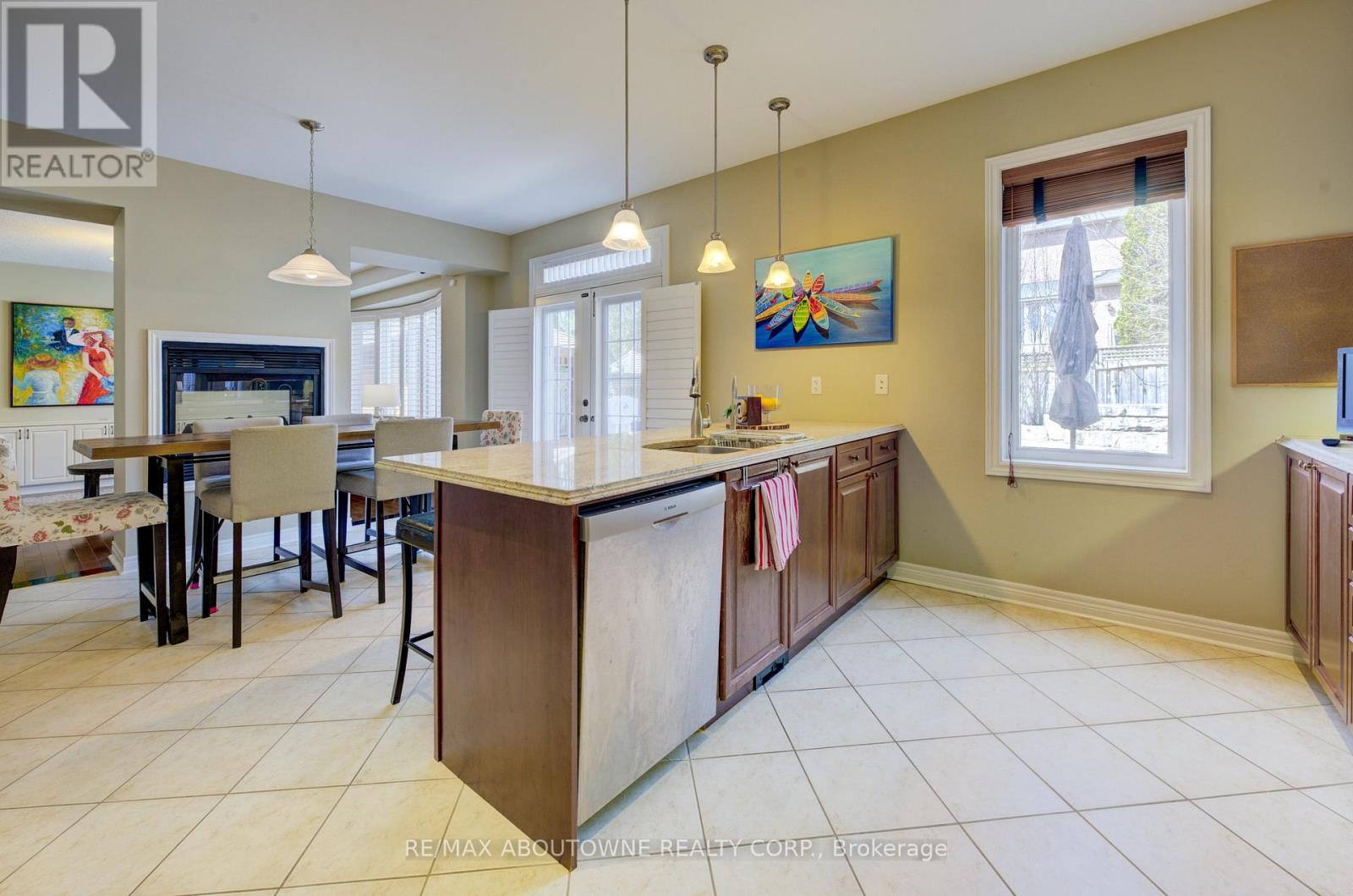 1521 Craigleith Road, Oakville, Ontario  L6H 7W3 - Photo 4 - W12200645