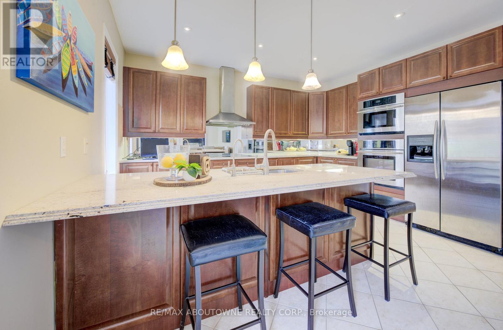 1521 Craigleith Road, Oakville, Ontario  L6H 7W3 - Photo 6 - W12200645