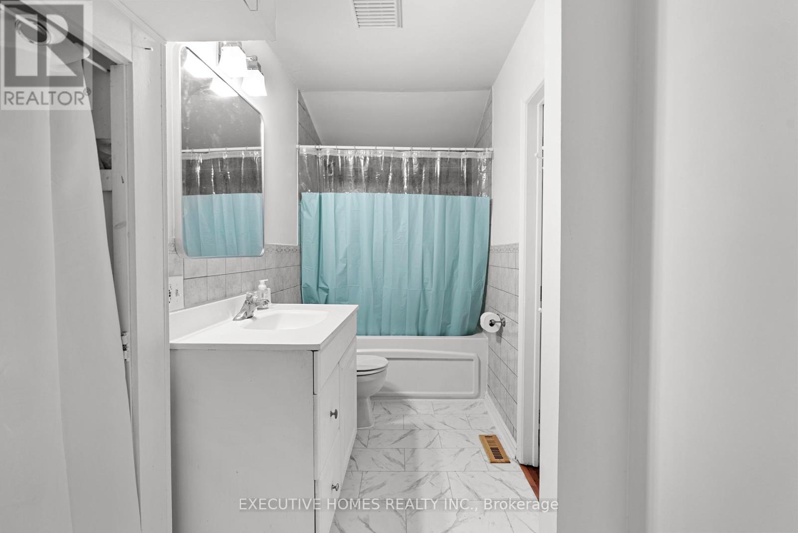3694 Queenston Drive, Mississauga, Ontario  L5C 2H2 - Photo 22 - W12200665
