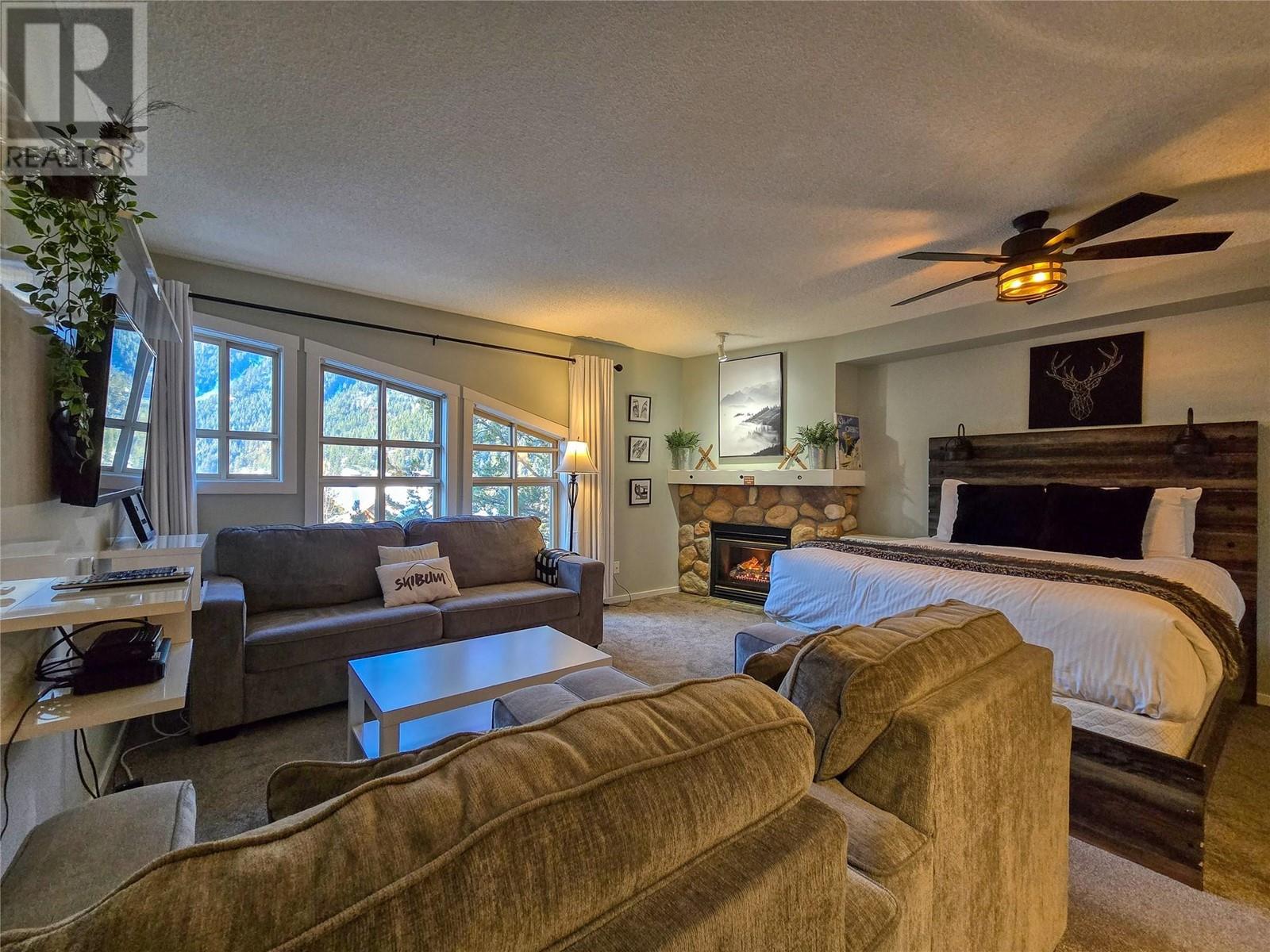 2060 Summit Drive Unit# 406, Panorama, British Columbia
