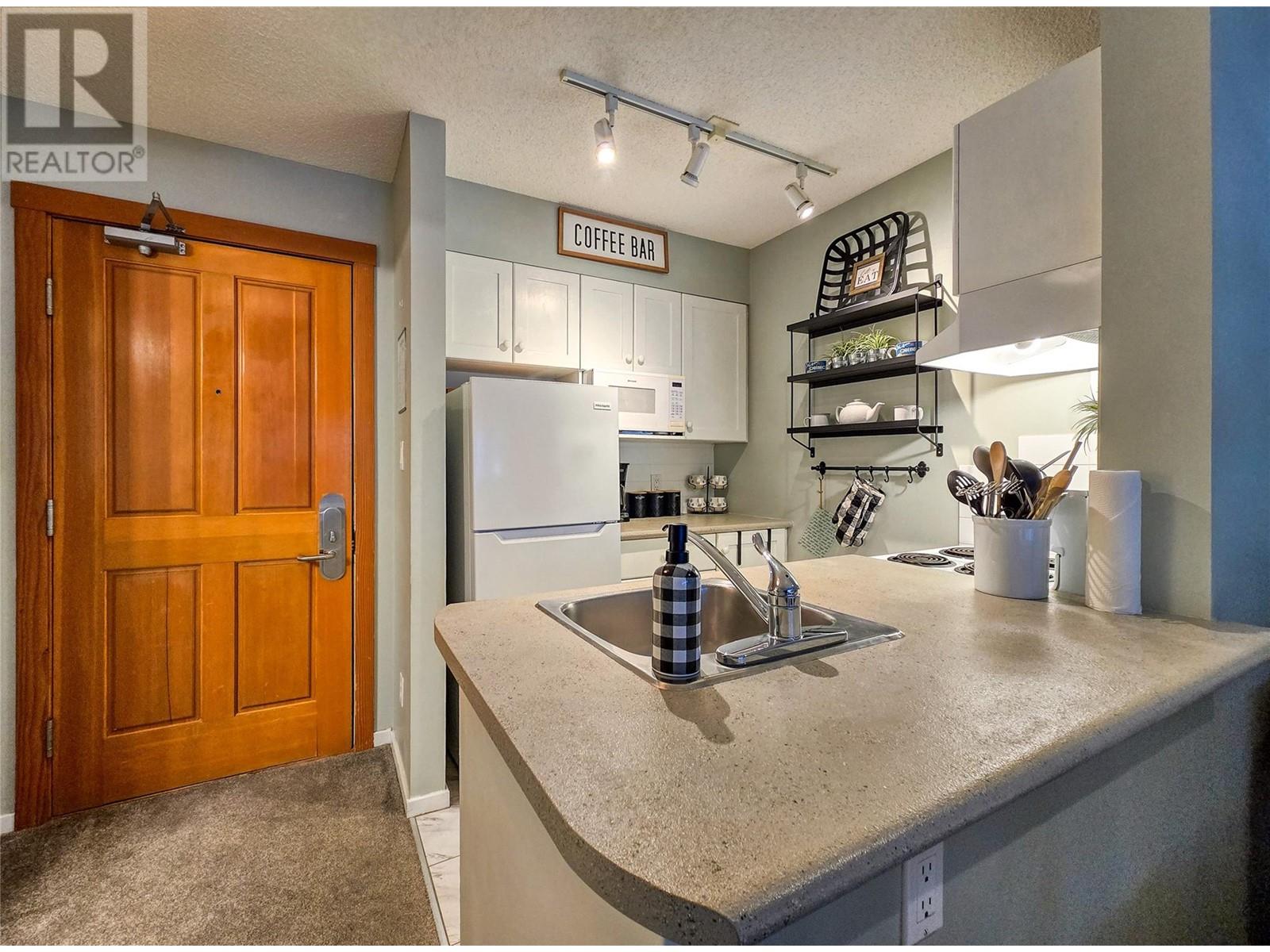 2060 Summit Drive Unit# 406, Panorama, British Columbia  V0A 1T0 - Photo 21 - 10350644