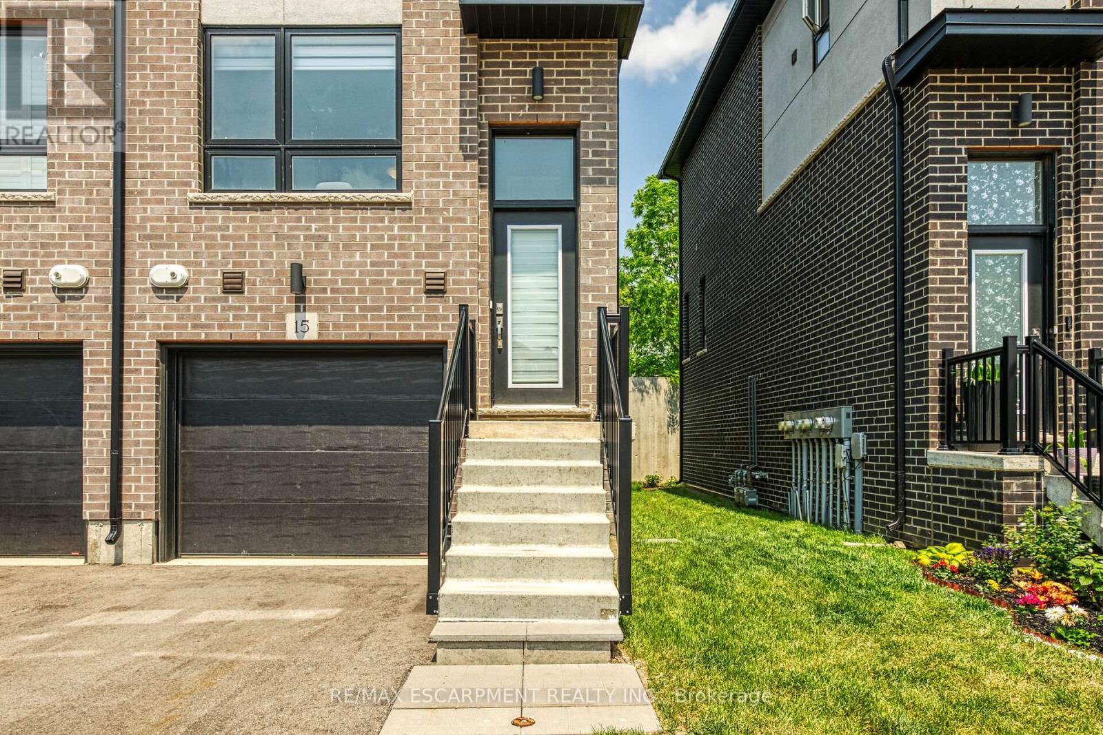 15 - 720 Grey Street, Brantford, Ontario  N3S 0K2 - Photo 2 - X12200635