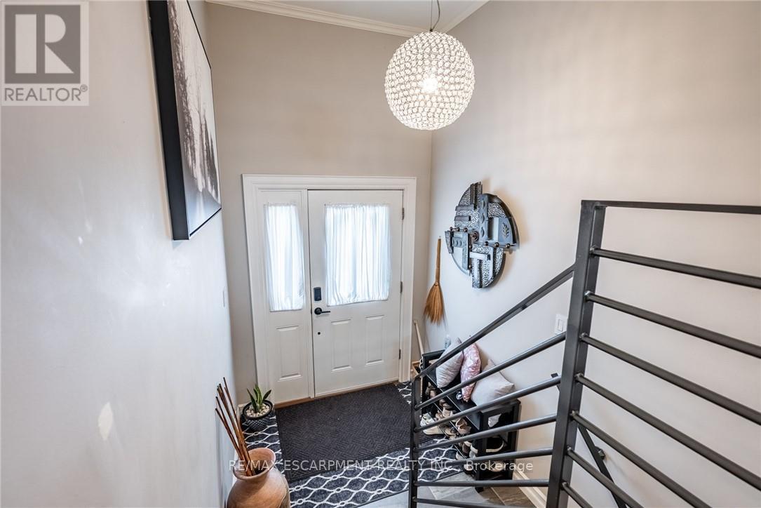 389 Hawkridge Avenue, Hamilton, Ontario  L9C 5Z6 - Photo 7 - X12200667