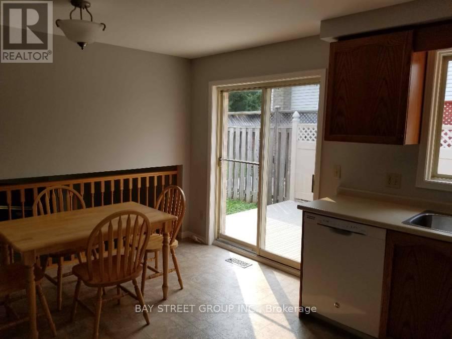 423 Timbercroft Crescent, Waterloo, Ontario  N2T 2J1 - Photo 10 - X12200668