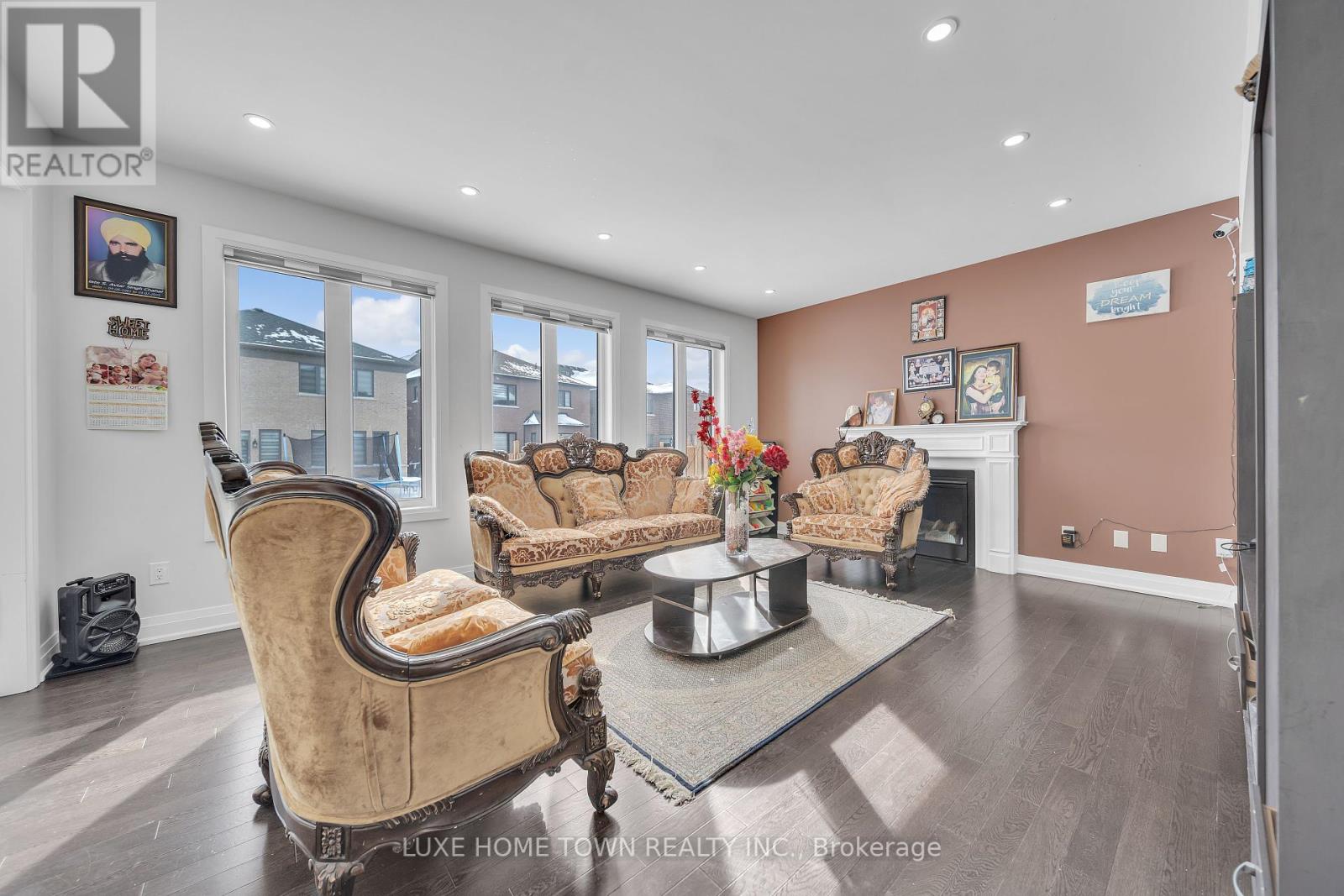 Property at 101 PRINCE CHARLES CRESCENT image 4