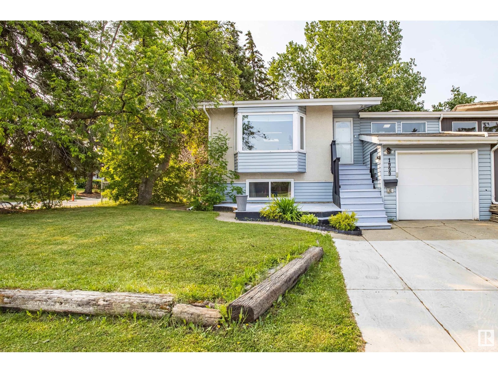 Property at 1999 GLENMORE AV image 1