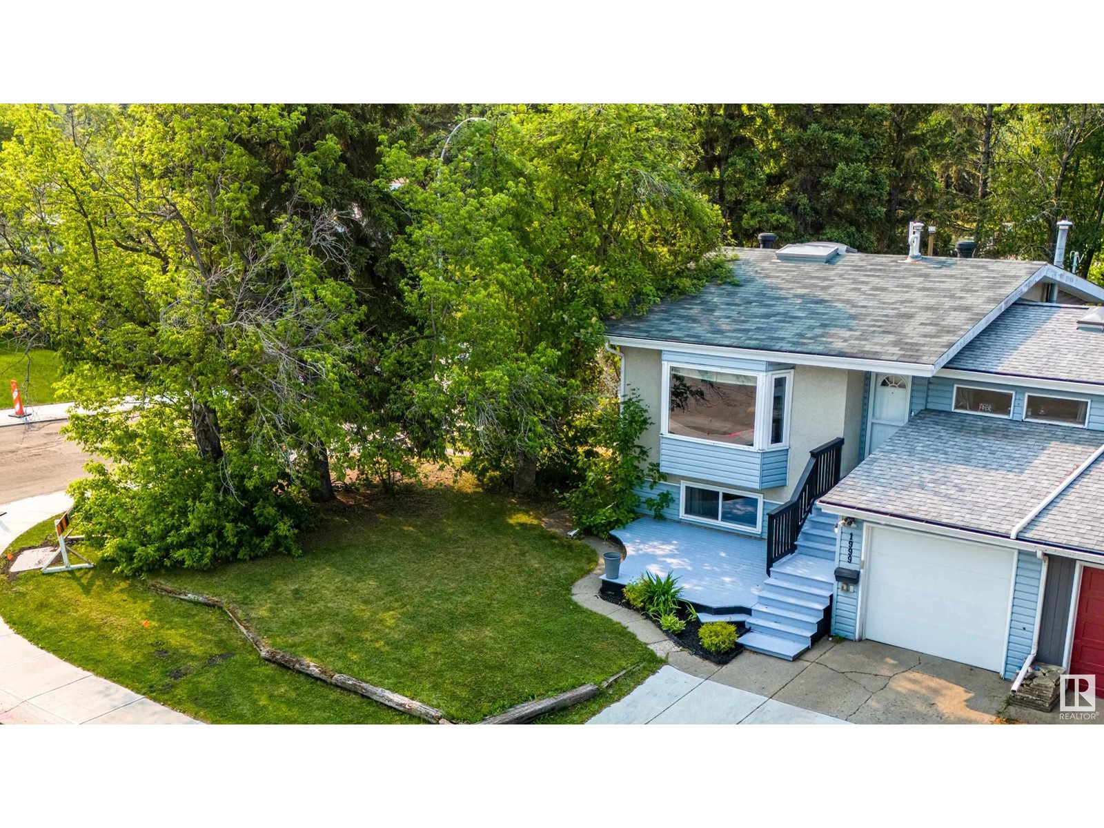 Property at 1999 GLENMORE AV image 2