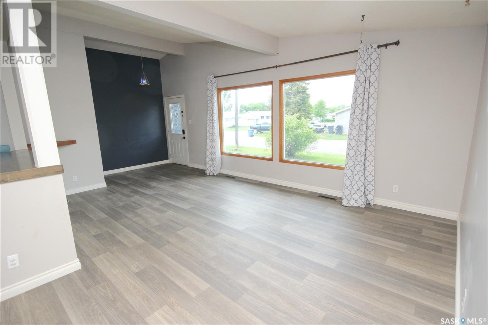303 River Heights Drive, Langenburg, Saskatchewan  S0A 2A0 - Photo 4 - SK996860