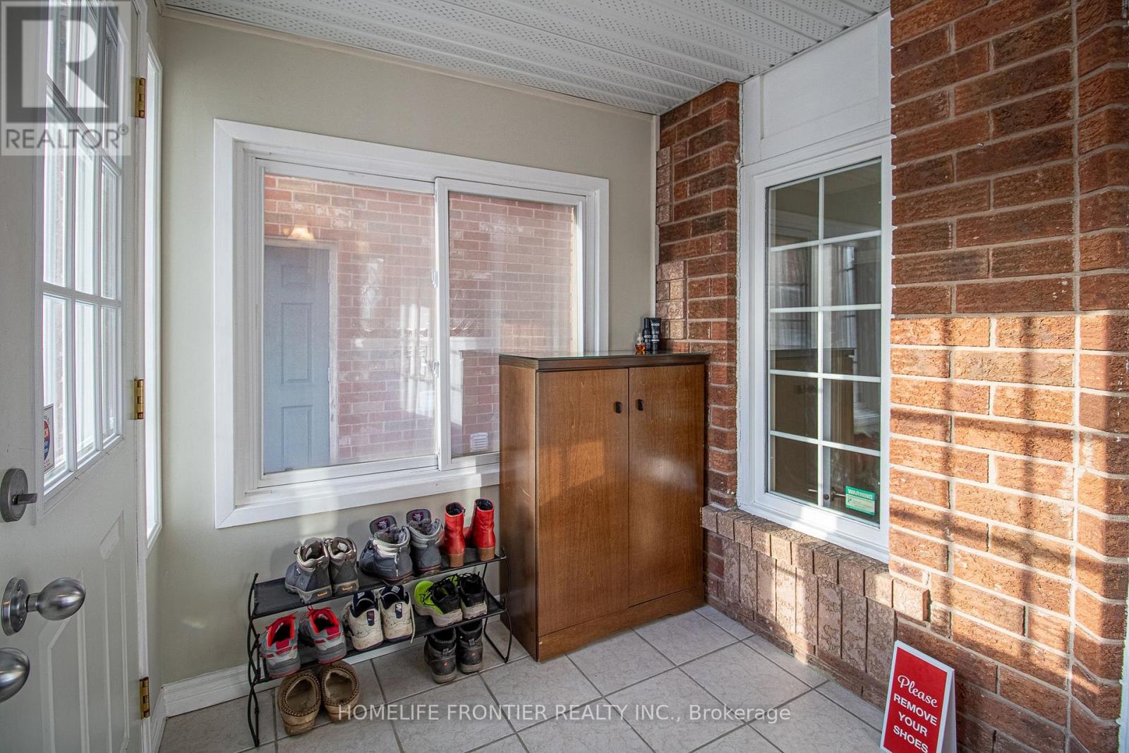 2442 Yorktown Circle, Mississauga (Central Erin Mills), Ontario  L5M 5X9 - Photo 3 - W12198216
