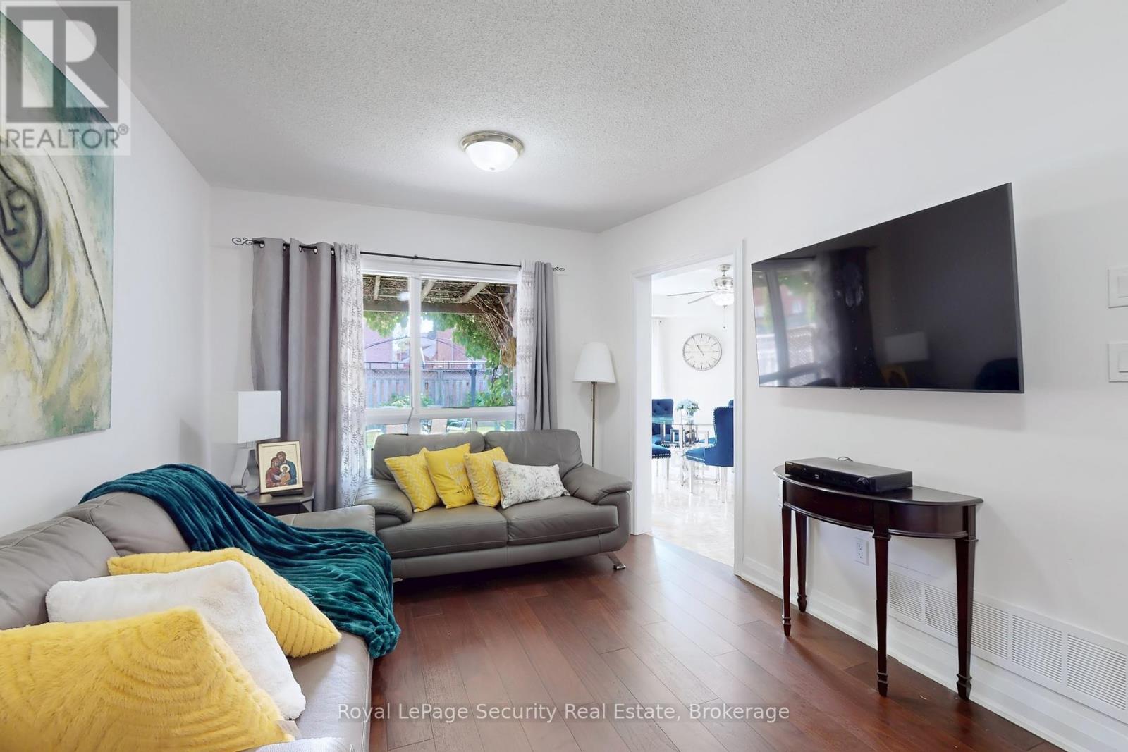10 Barleyfield Road, Brampton, Ontario  L6R 1Z7 - Photo 5 - W12198521