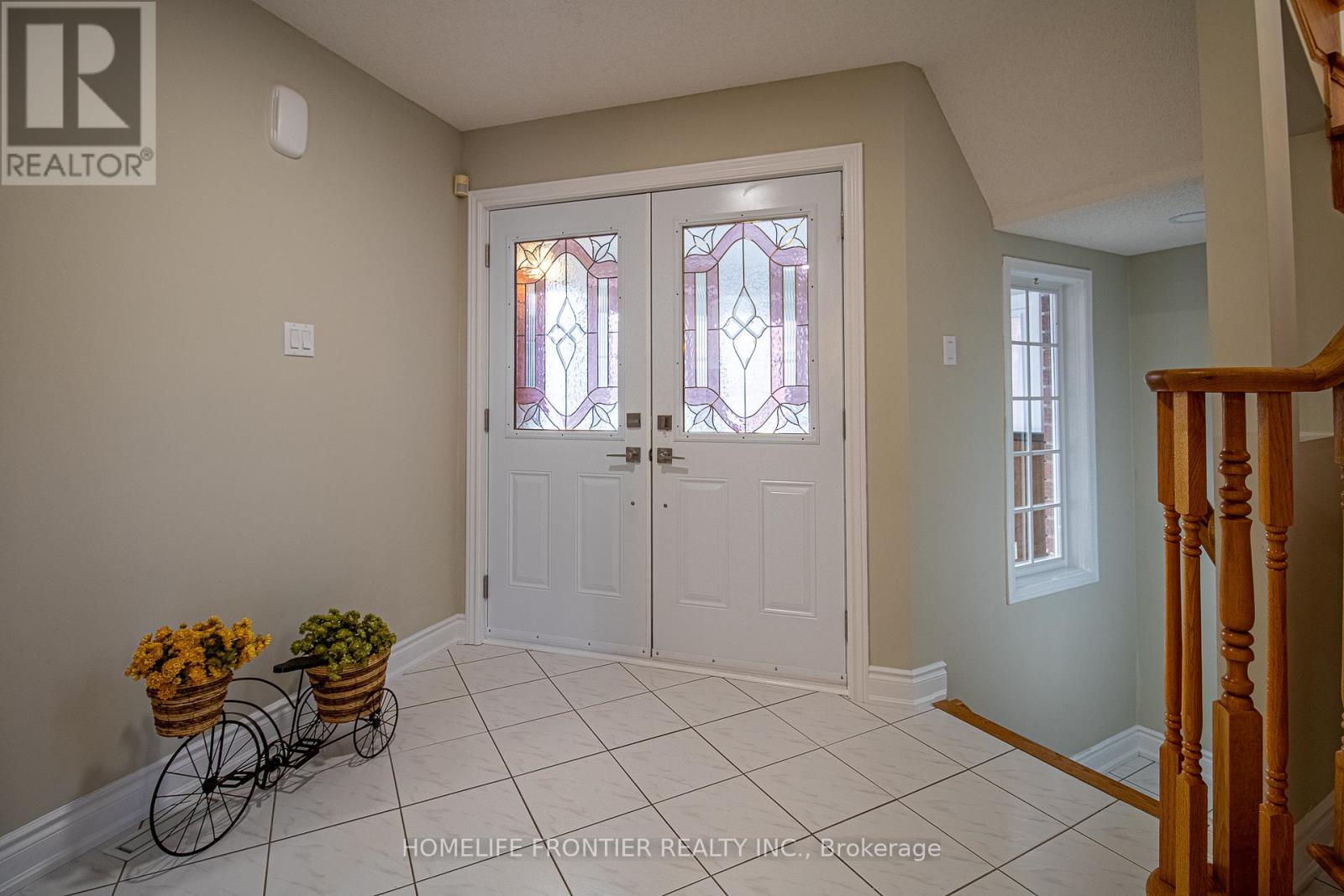 Property at 2442 YORKTOWN CIRCLE image 4