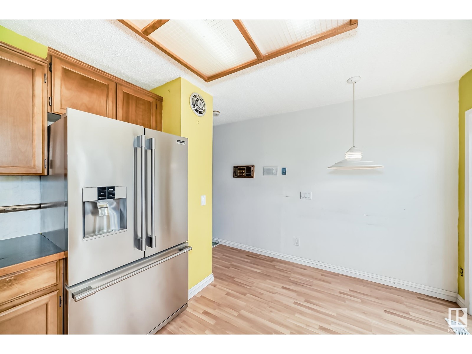 Property at 11147 157 AV NW image 2