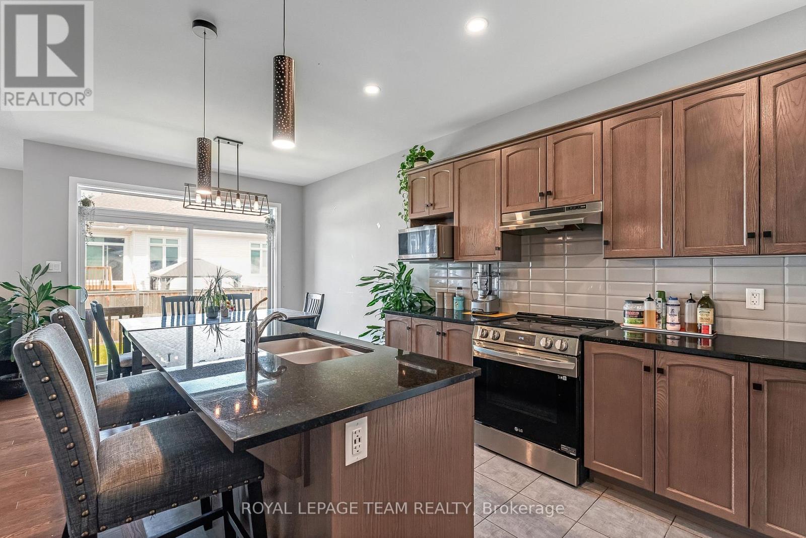 840 Sendero Way, Ottawa, Ontario  K2S 2W9 - Photo 8 - X12200696