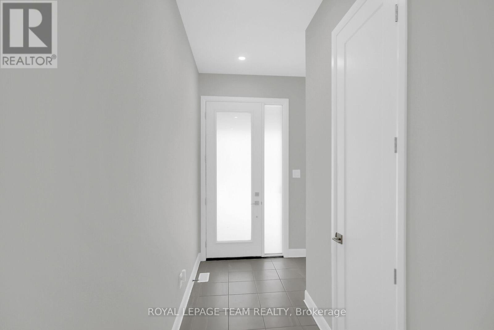 117 Succession Court, Ottawa, Ontario  K2S 2Z8 - Photo 2 - X12200713