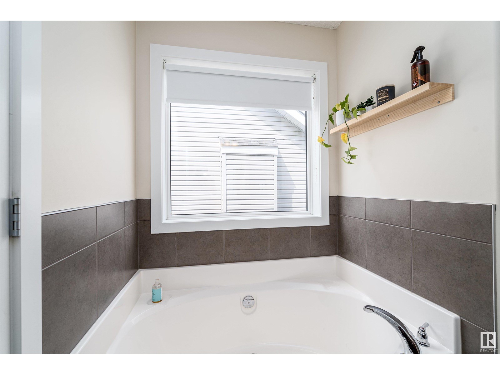 8715 10 Av Sw, Edmonton, Alberta  T6X 1J6 - Photo 18 - E4440720