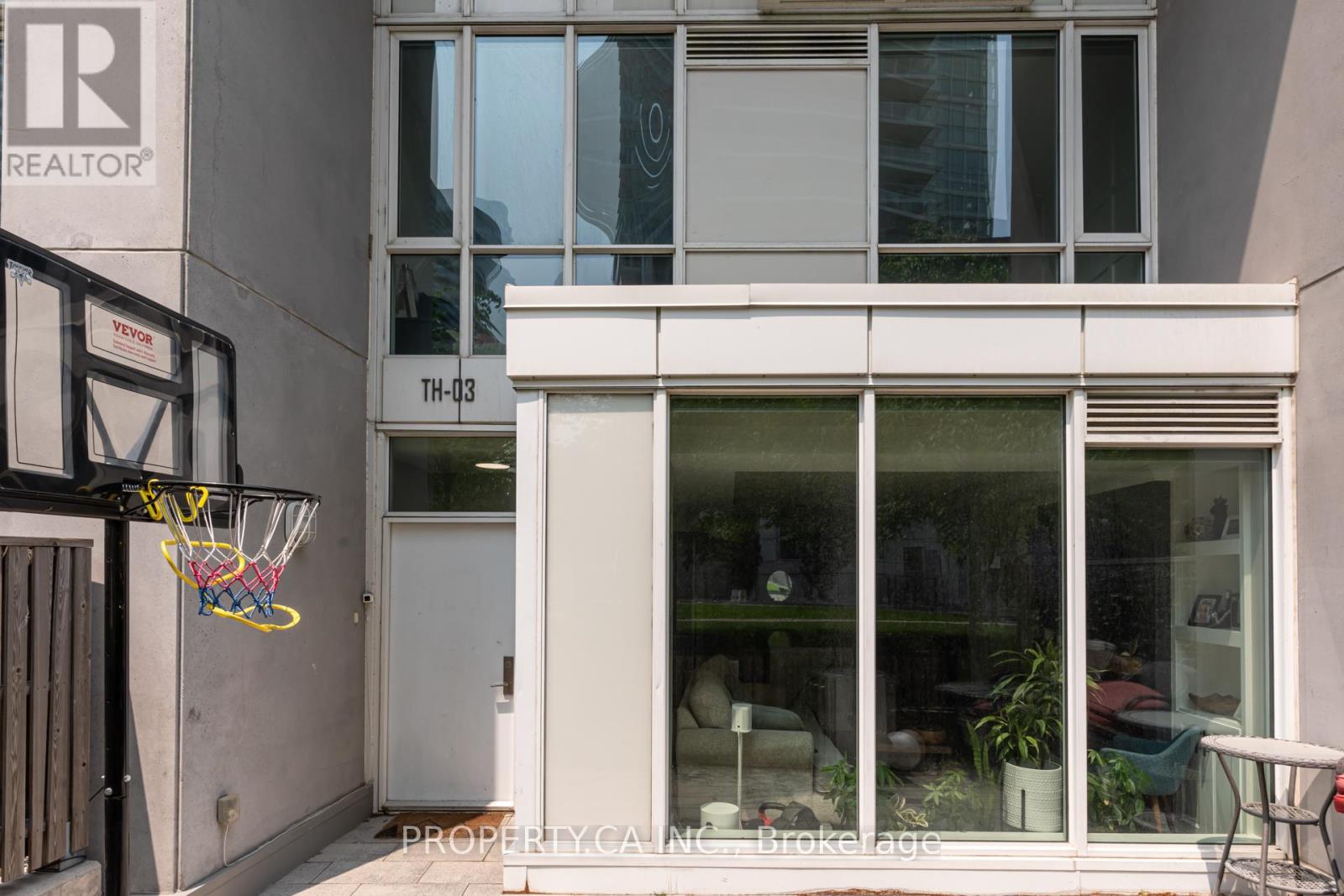 Th3 - 85 Queens Wharf Road, Toronto, Ontario  M5V 0J9 - Photo 8 - C12200701