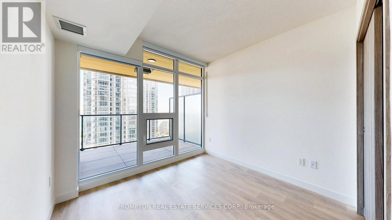 2706 - 1 Concord Cityplace Way, Toronto, Ontario  M5V 0X3 - Photo 9 - C12200712