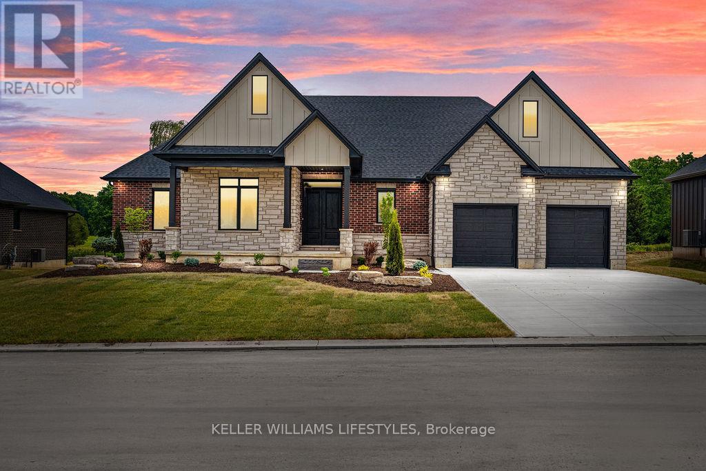 54 EAST GLEN DRIVE, Lambton Shores, Ontario
