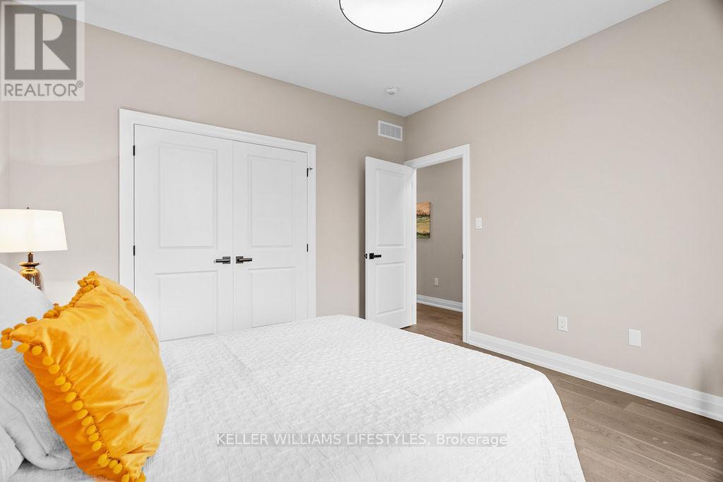 54 East Glen Drive, Lambton Shores, Ontario  N0M 1B0 - Photo 19 - X12200763