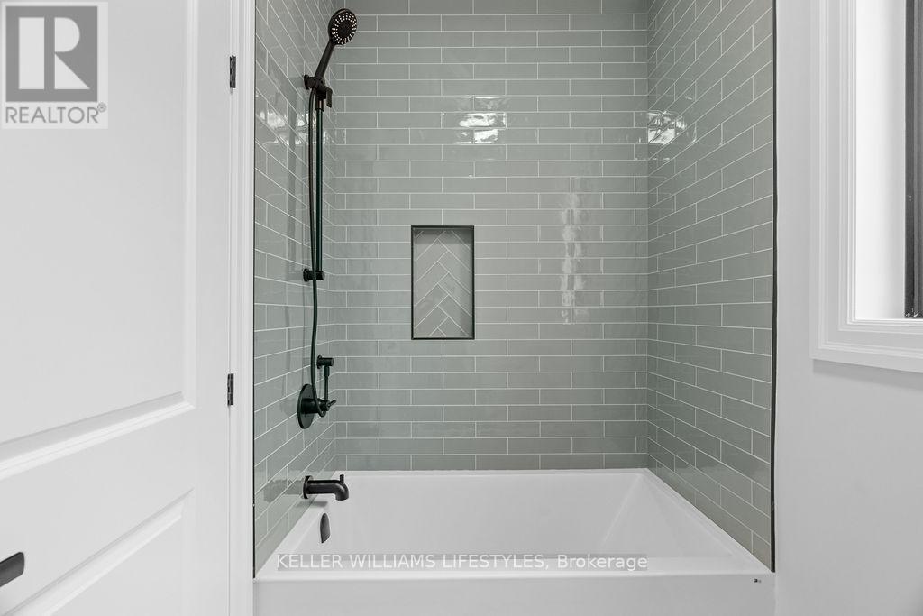 54 East Glen Drive, Lambton Shores, Ontario  N0M 1B0 - Photo 21 - X12200763