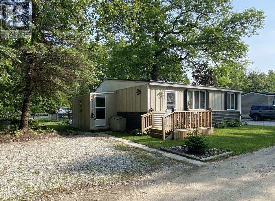 B23 - 9910 Northville Crescent, Lambton Shores, Ontario  N0M 2N0 - Photo 36 - X12200793
