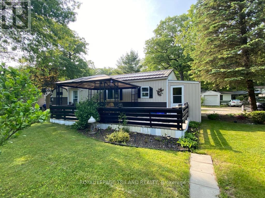 B23 - 9910 Northville Crescent, Lambton Shores, Ontario  N0M 2N0 - Photo 37 - X12200793