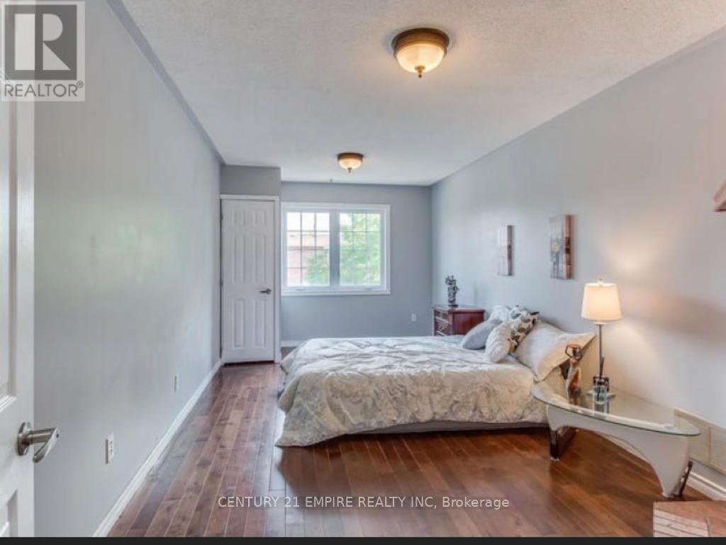 122 Muirland Crescent, Brampton, Ontario  L6X 4G2 - Photo 6 - W12200682