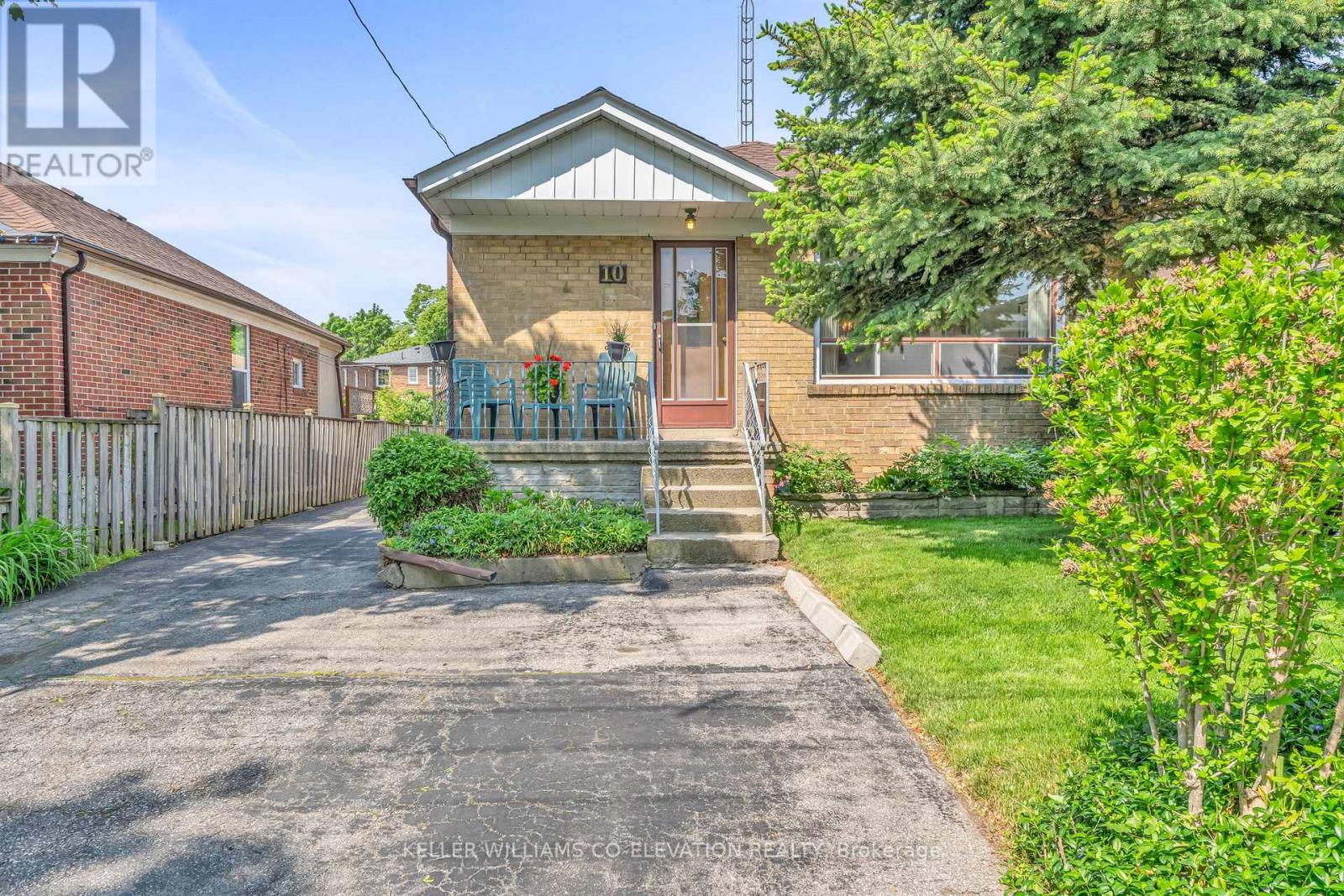 10 ROBINDALE AVENUE, Toronto, Ontario