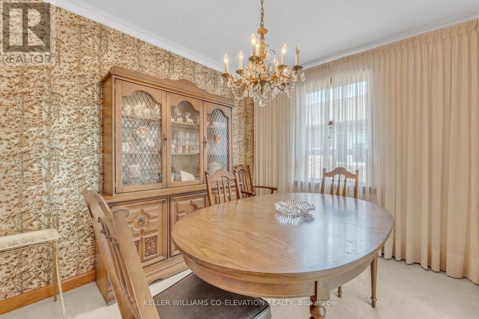 10 Robindale Avenue, Toronto, Ontario  M8W 4A9 - Photo 12 - W12200694
