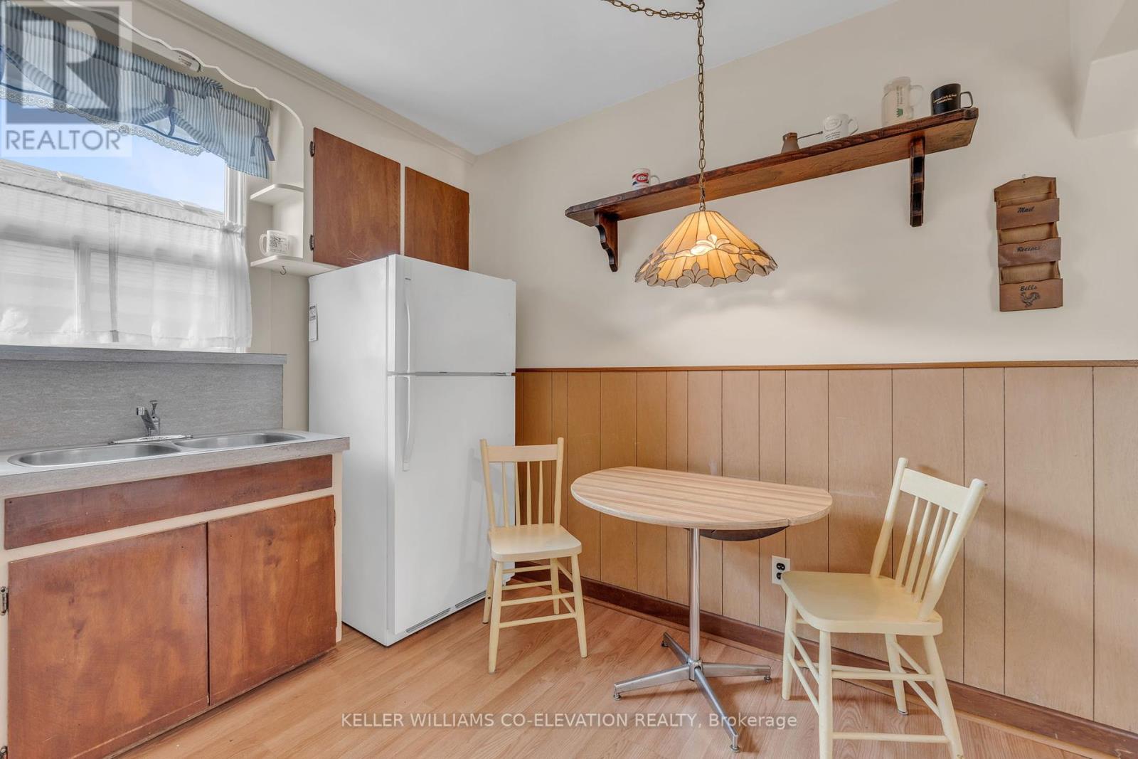 10 Robindale Avenue, Toronto, Ontario  M8W 4A9 - Photo 13 - W12200694