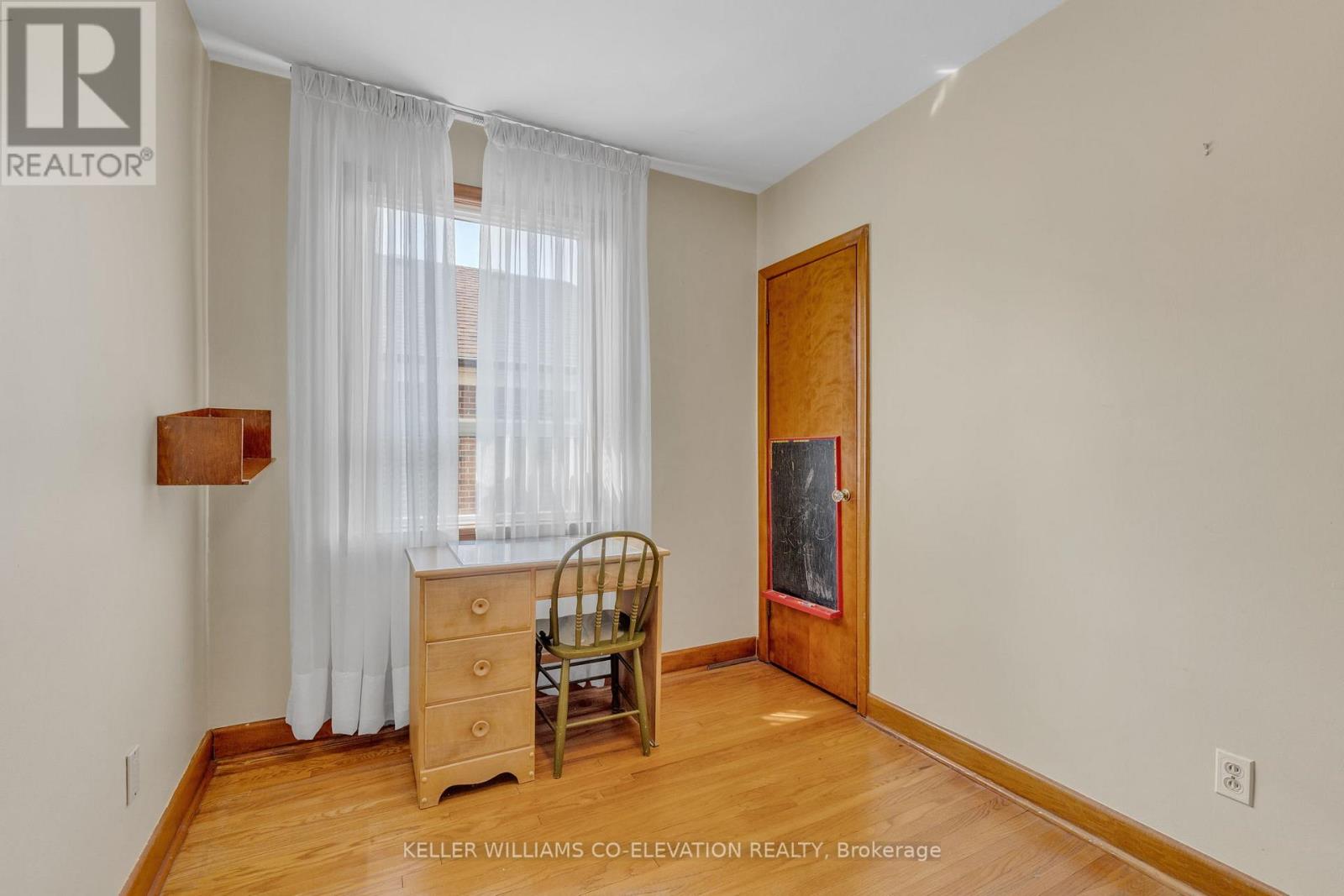 10 Robindale Avenue, Toronto, Ontario  M8W 4A9 - Photo 15 - W12200694