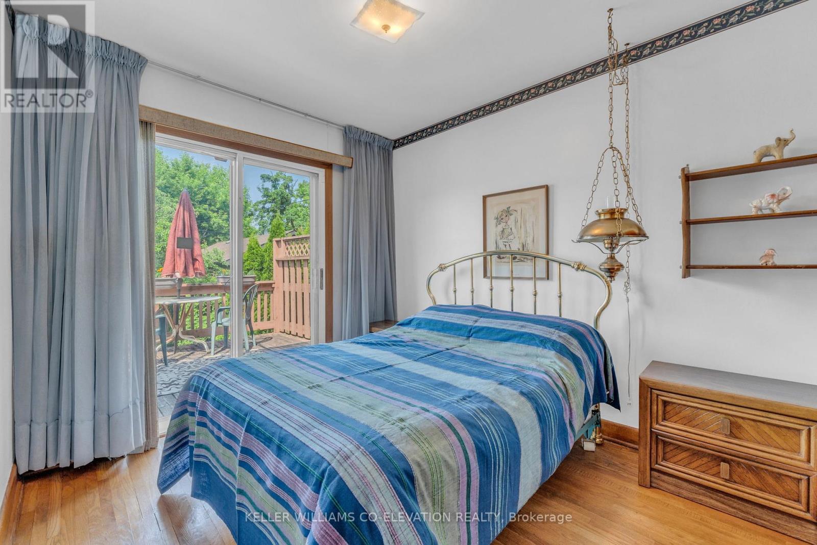 10 Robindale Avenue, Toronto, Ontario  M8W 4A9 - Photo 17 - W12200694