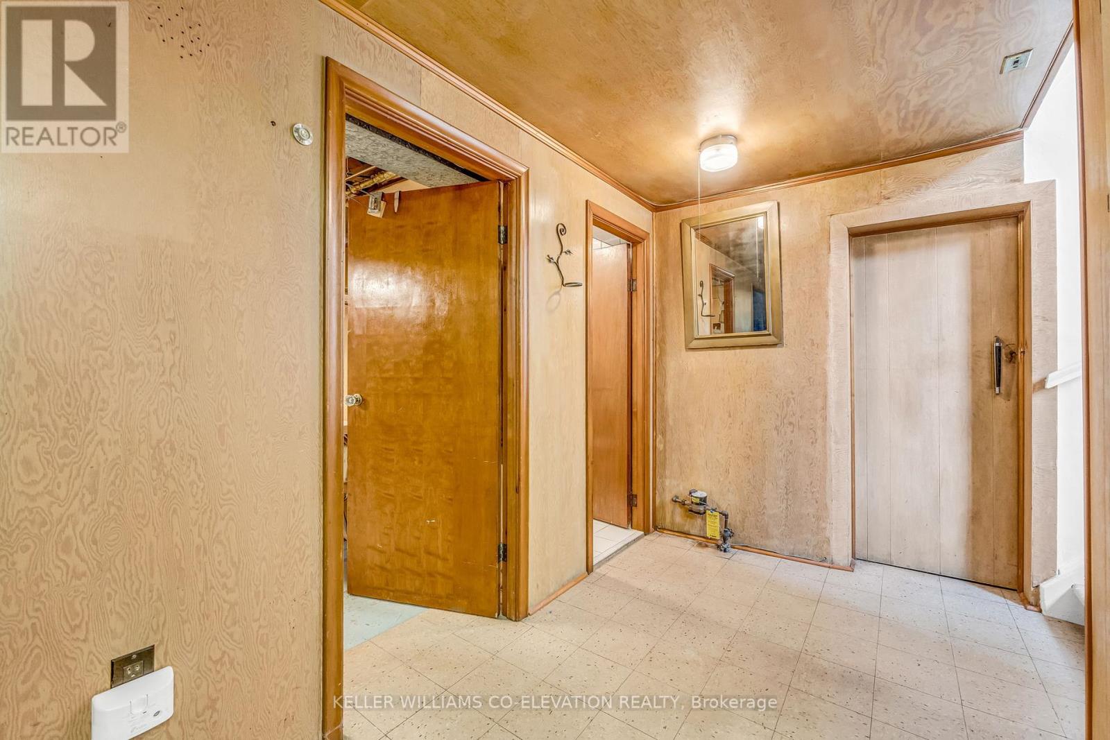 10 Robindale Avenue, Toronto (Alderwood), Ontario  M8W 4A9 - Photo 24 - W12200694