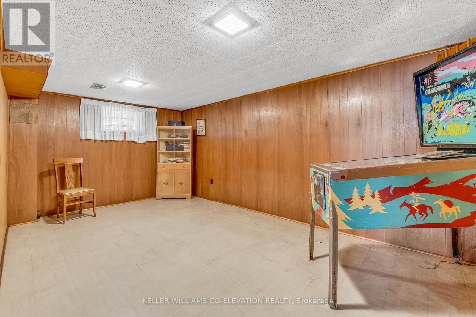 10 Robindale Avenue, Toronto, Ontario  M8W 4A9 - Photo 31 - W12200694
