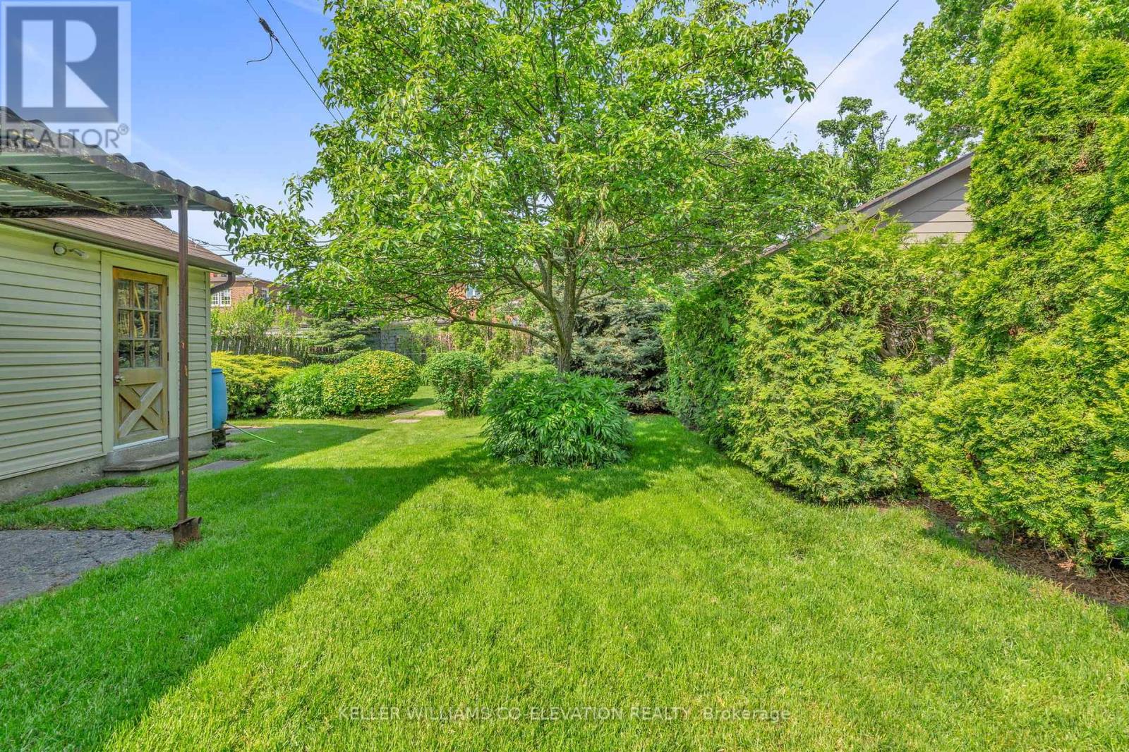 10 Robindale Avenue, Toronto, Ontario  M8W 4A9 - Photo 36 - W12200694
