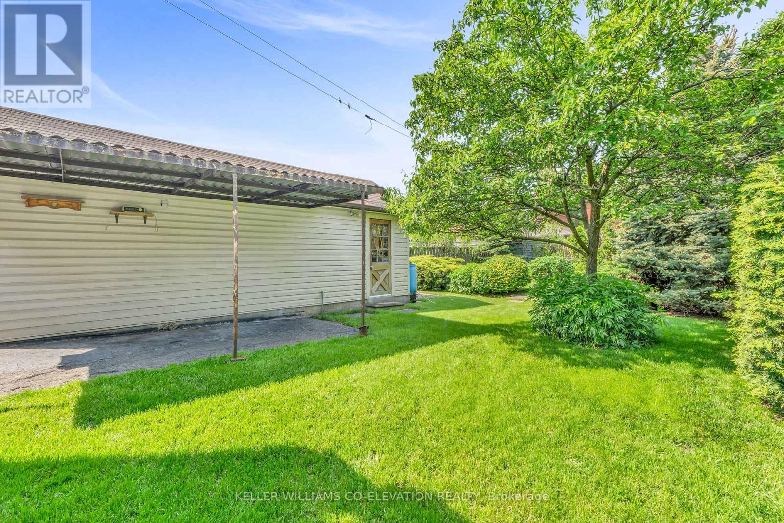 10 Robindale Avenue, Toronto, Ontario  M8W 4A9 - Photo 37 - W12200694