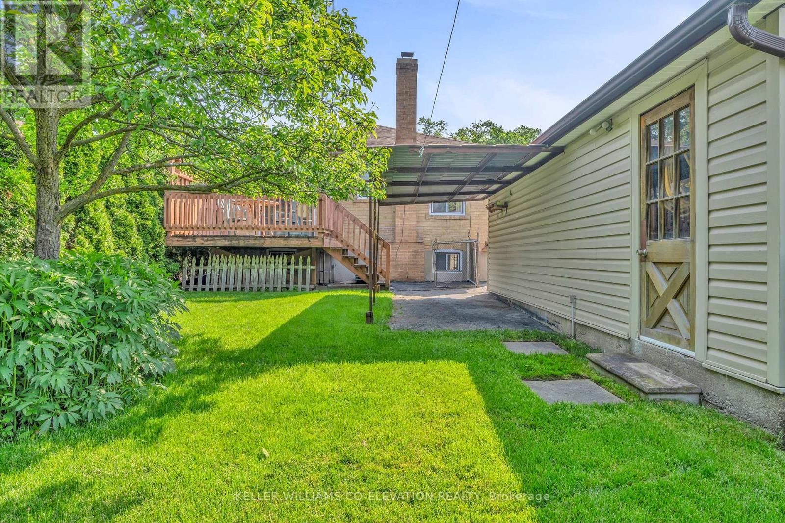 10 Robindale Avenue, Toronto, Ontario  M8W 4A9 - Photo 39 - W12200694