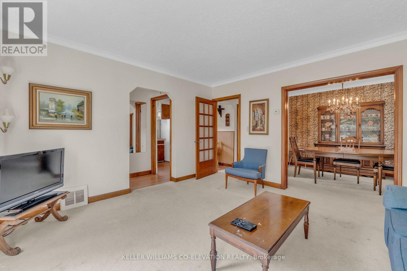 10 Robindale Avenue, Toronto, Ontario  M8W 4A9 - Photo 8 - W12200694