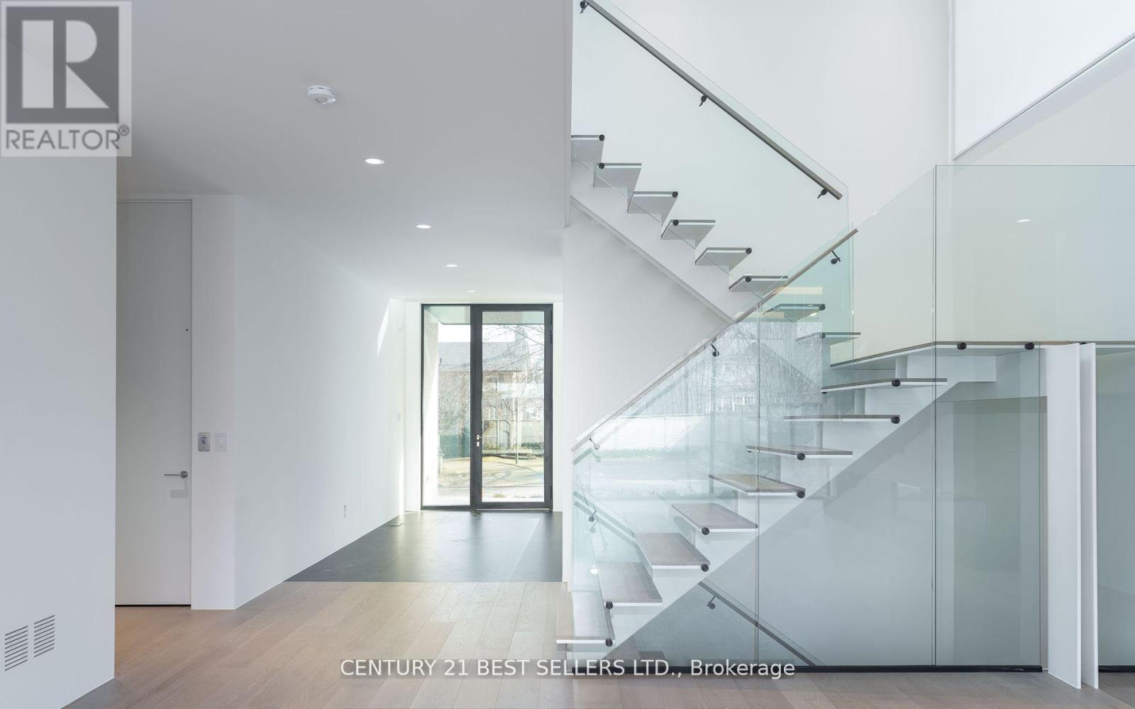 119 Cumberland Drive, Mississauga, Ontario  L5G 3N3 - Photo 3 - W12200700